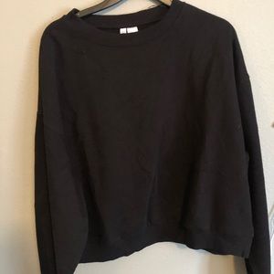 Black crop crewneck sweatshirt